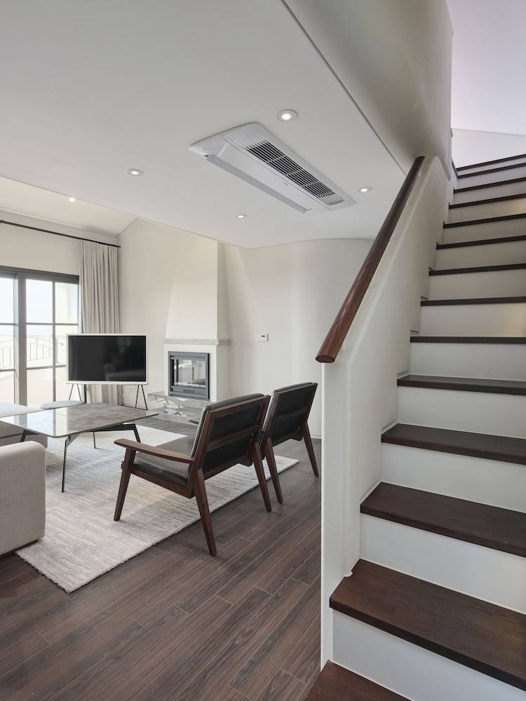 [Brunchy Package] Royal Suite B Type + Brunch For 2 + Park Ticket For 2 Per Stay - Photo 6