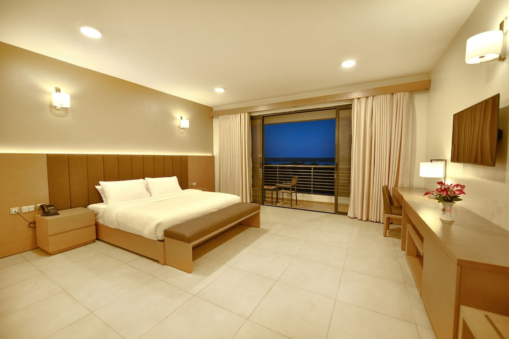 Junior Suite, Balcony, Lake View photo 2