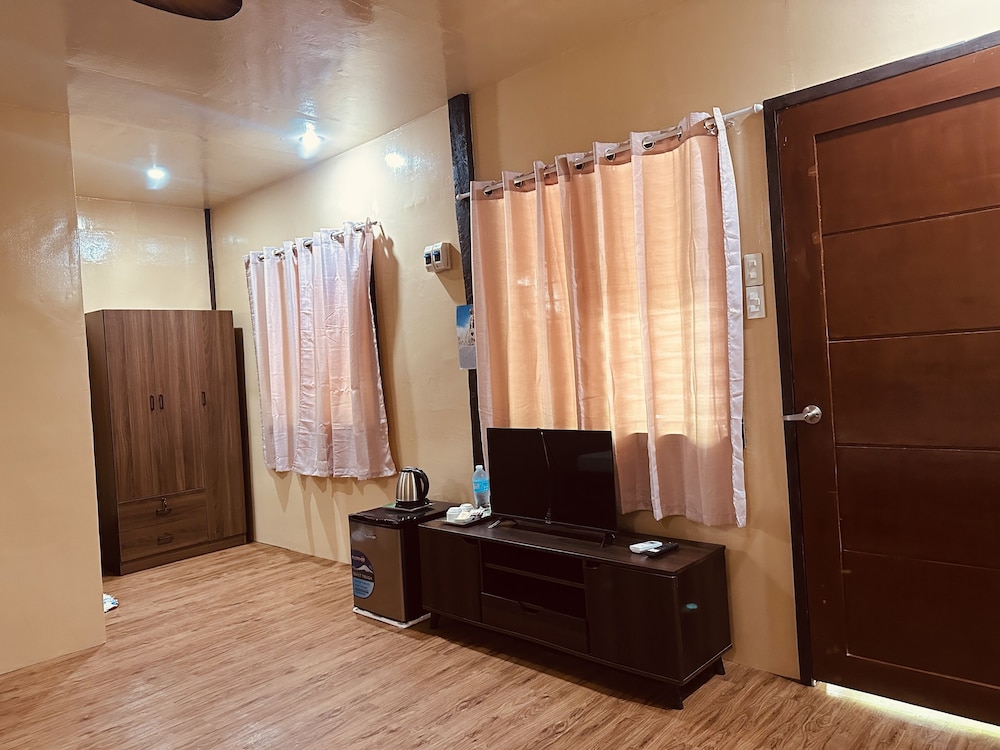 Family Room - Photo 3