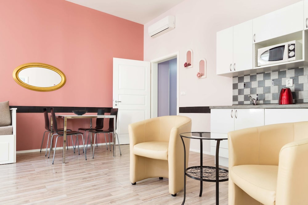 Family Apartment - Photo 19