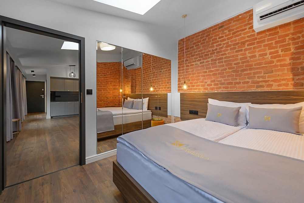 Deluxe Apartment (1, poddasze)