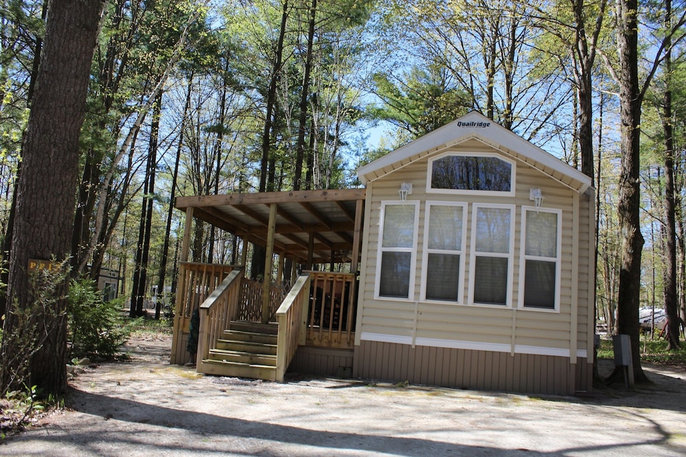 Deluxe Loft, 2 Bedrooms, Kitchenette (Park Model, Linens Included) photo 1