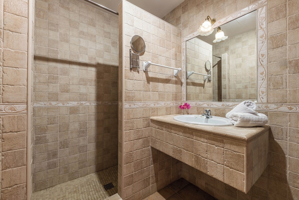 Double or Twin Room photo 2