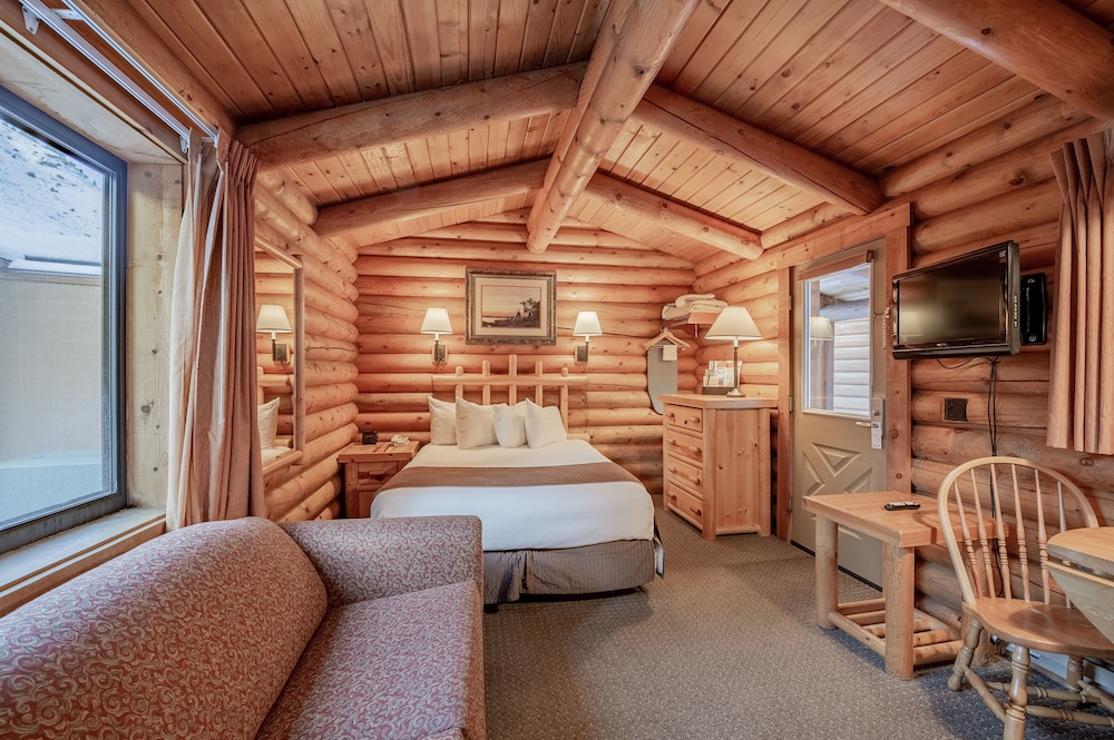 Cabin - , 1 Queen Bed with Sofabed photo 3