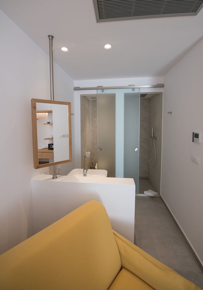 Classic Triple Room, Sea View photo 2