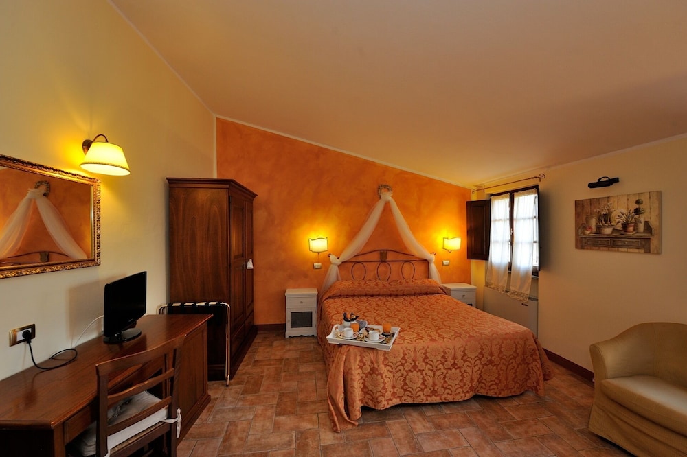 Classic Triple Room photo 1