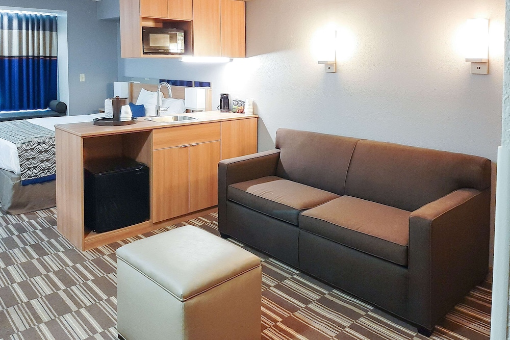Suite, 1 King Bed, Non Smoking photo 1