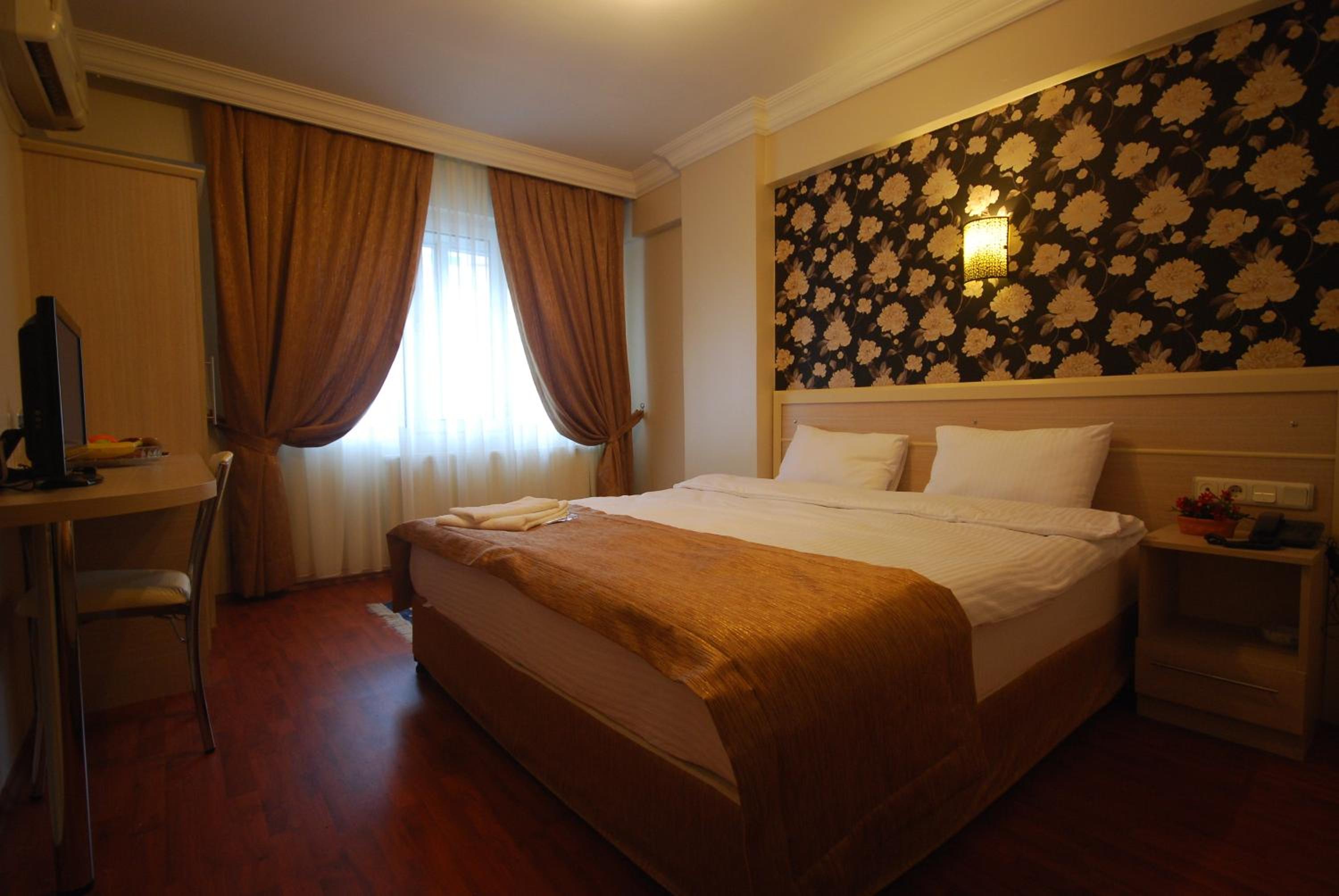 Double Room - Photo 8