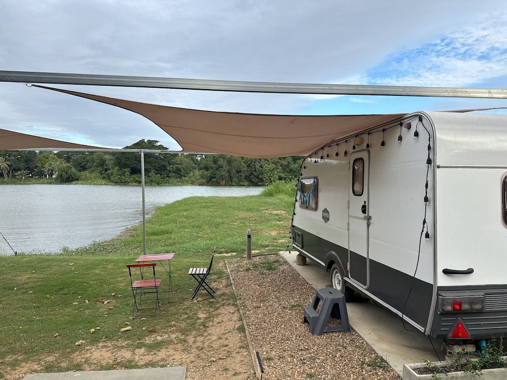 Campervan Riverfront for 2 - Photo 10