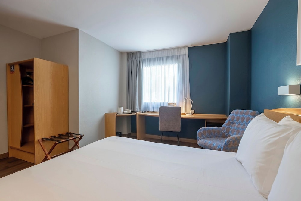 Room - Photo 3