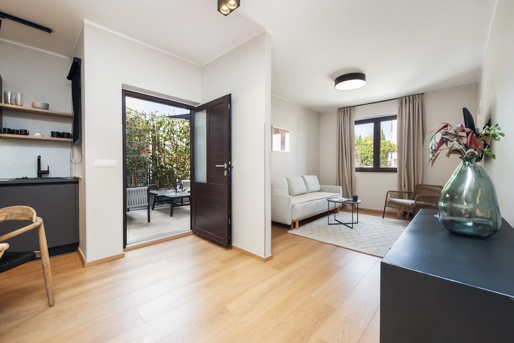 Deluxe Apartment, 1 Bedroom, Courtyard Area - Photo 4