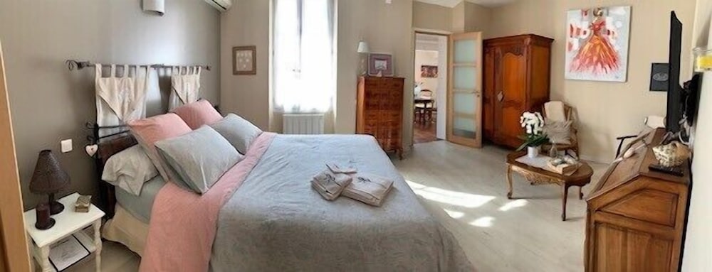 Suite, Ensuite, Garden View