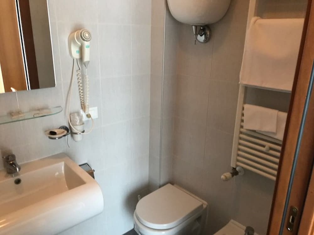 Basic Double Room photo 2