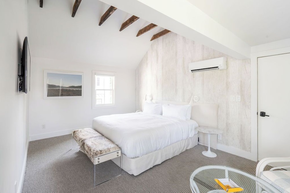 Deluxe Suite, 1 King Bed, Non Smoking (The Suite) photo 1