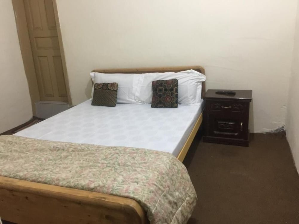 Standard Double or Twin Room - Photo 5