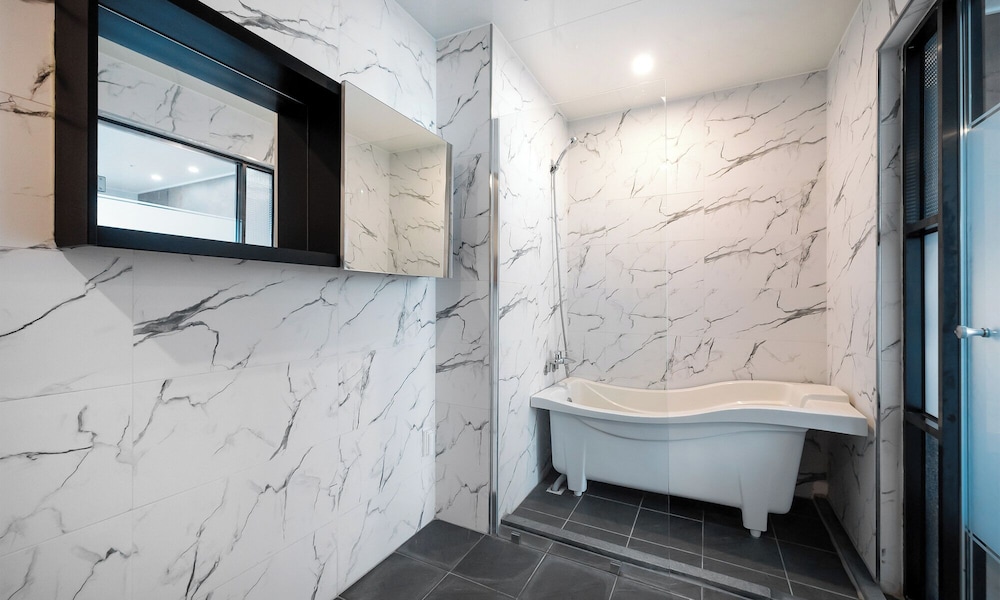 Suite - Photo 2