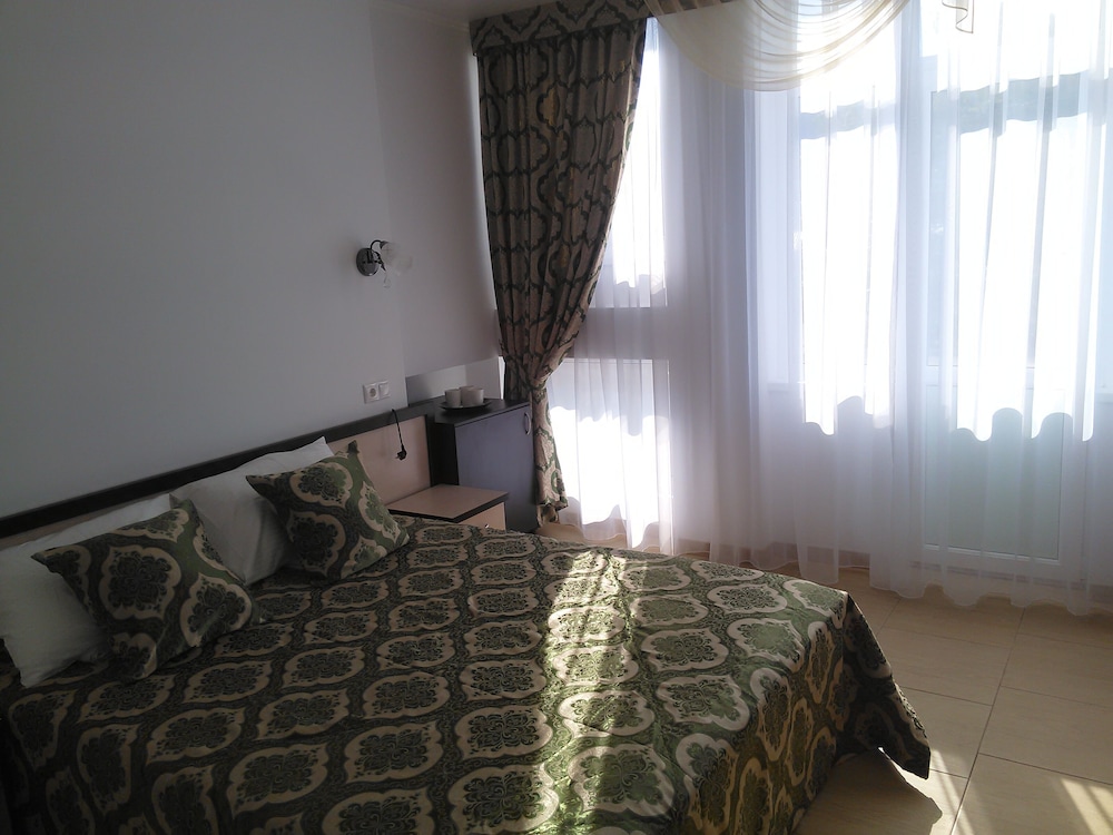 Basic Quadruple Room photo 3