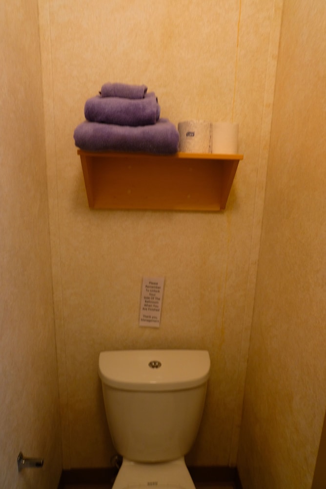 Private Room, Shared Bath photo 2