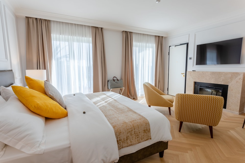 Deluxe Suite - Photo 2
