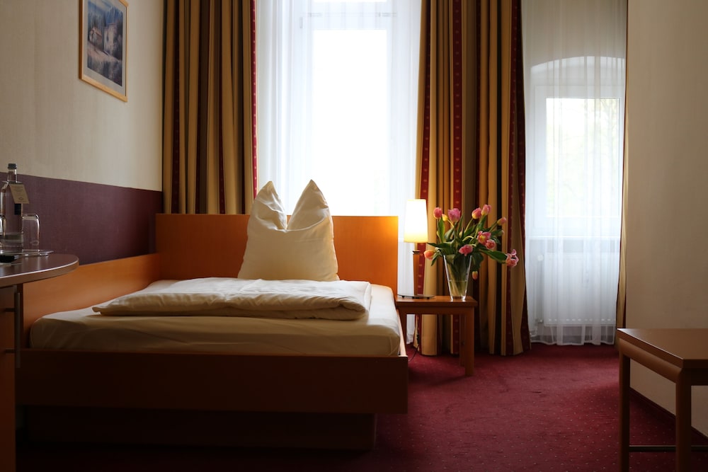 Superior Single Room, 1 Queen Bed