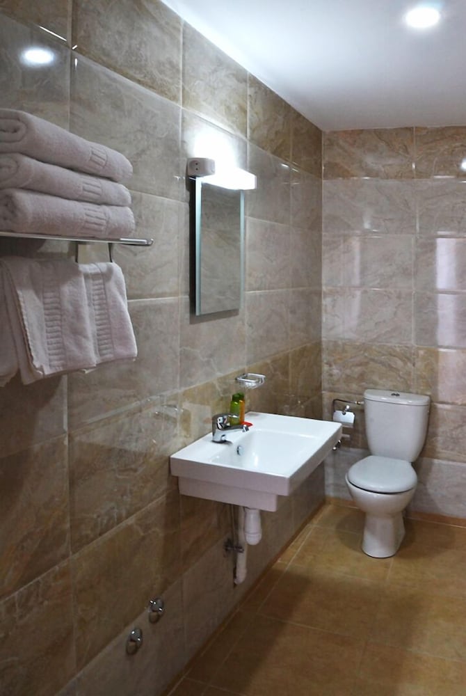 Triple Room, 3 Twin Beds photo 2
