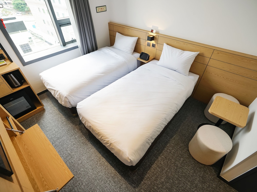 High Floor Standard Twin Room (Mountain View) - Photo 2