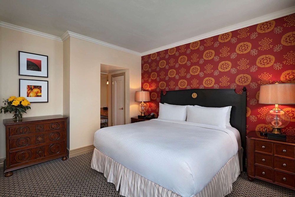 Suite, 1 King Bed (Yellow Rose) - Photo 4