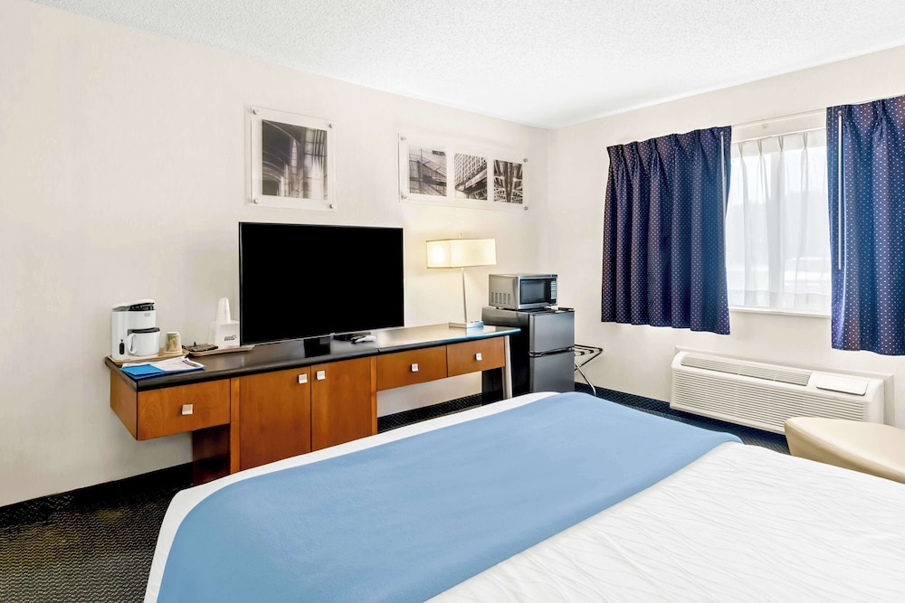 Room, 1 Queen Bed, Non Smoking - Photo 3