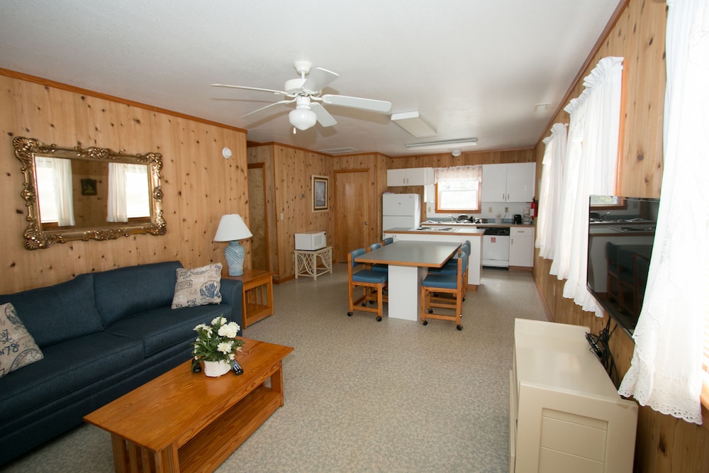 Standard Cottage, 2 Queen Beds, Non Smoking photo 3