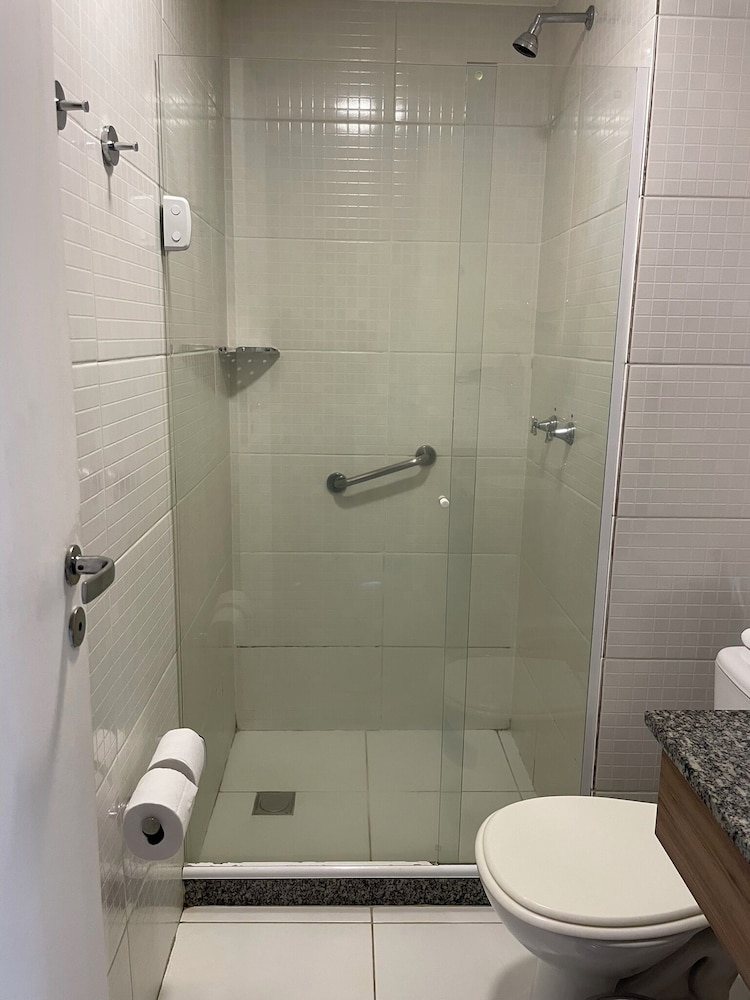 Deluxe Twin Room, 2 Twin Beds, Patio, City View photo 3