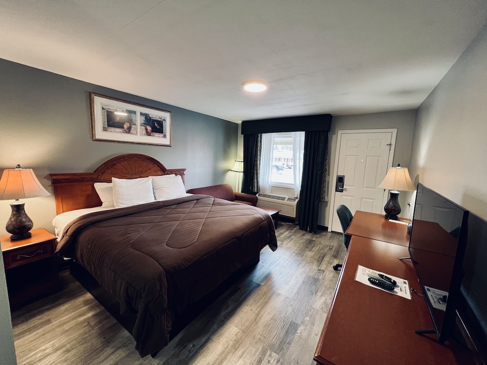 Standard Room, 1 King Bed, Smoking photo 1