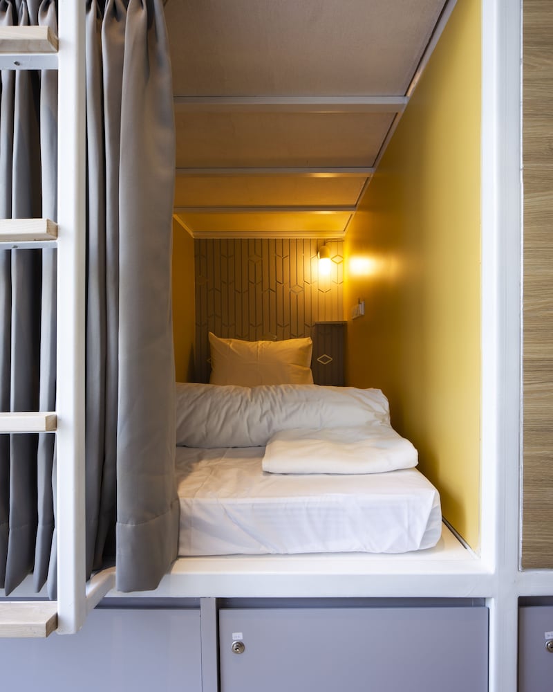 Bed in 12-Bed Mixed Dormitory Room ( En Suite Bathroom) photo 2