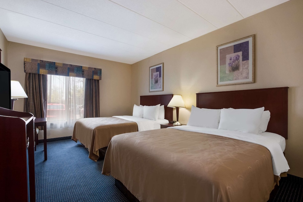Room, 2 Queen Beds, Accessible, Non Smoking (Roll-In Shower)