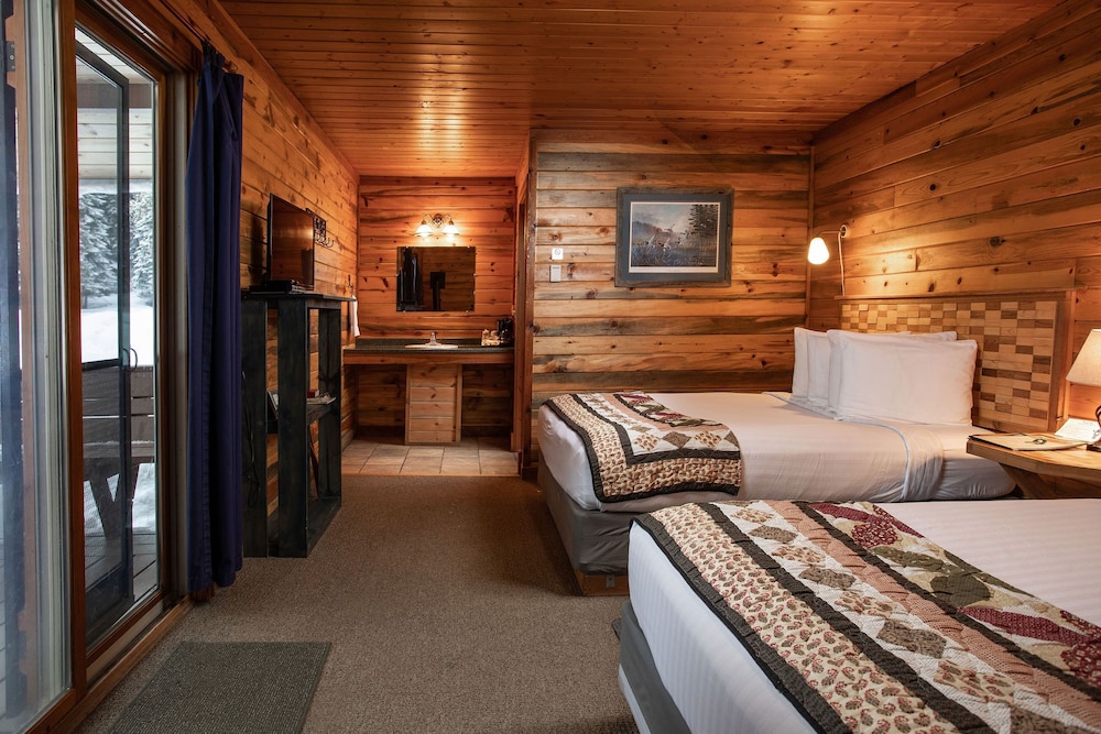 Deluxe Room, 2 Queen Beds, Fireplace photo 2
