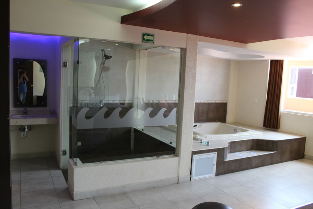 Suite, 1 King Bed, Non Smoking photo 2