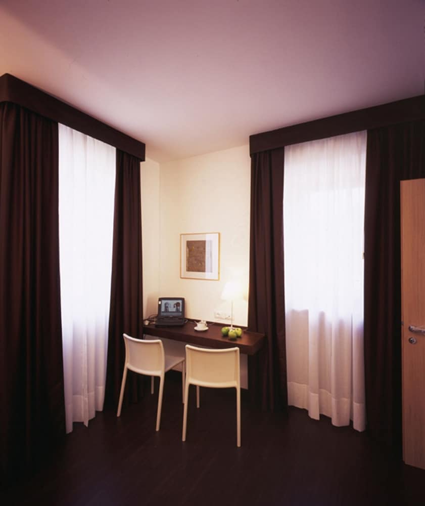 Superior Double Room Single Use photo 2
