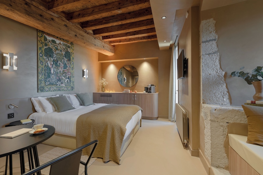 Suite Acanthe, Grenier à sel de Pérouges