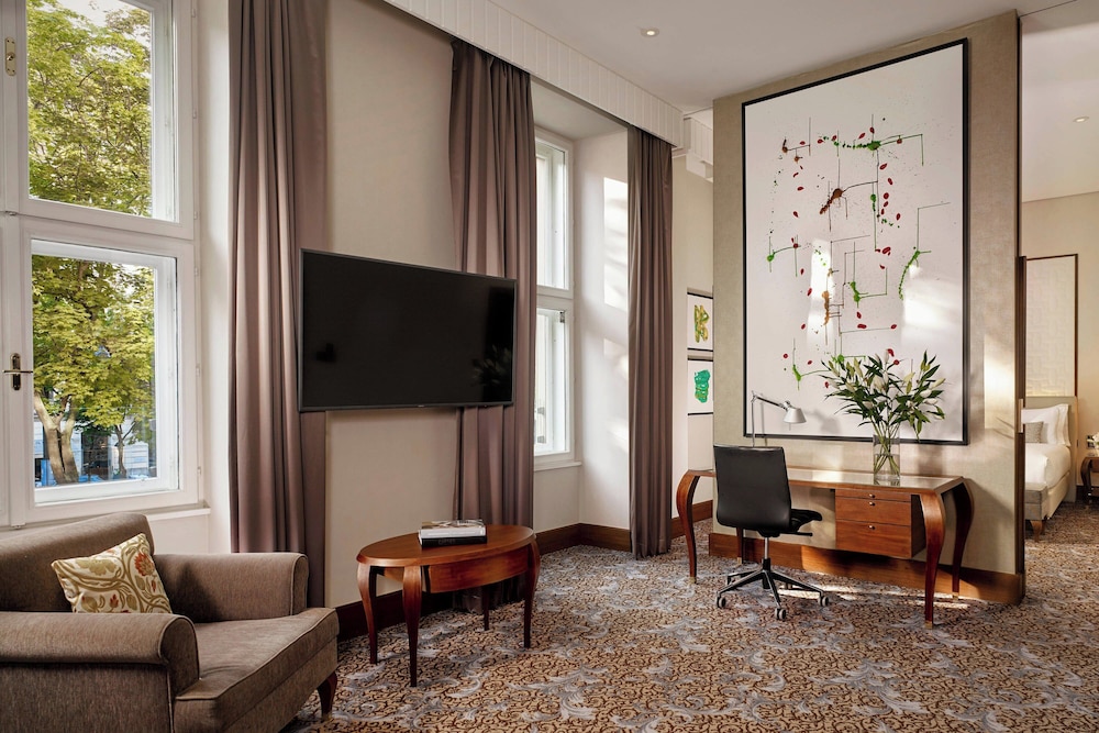 Premium Suite, 1 Bedroom - Photo 18
