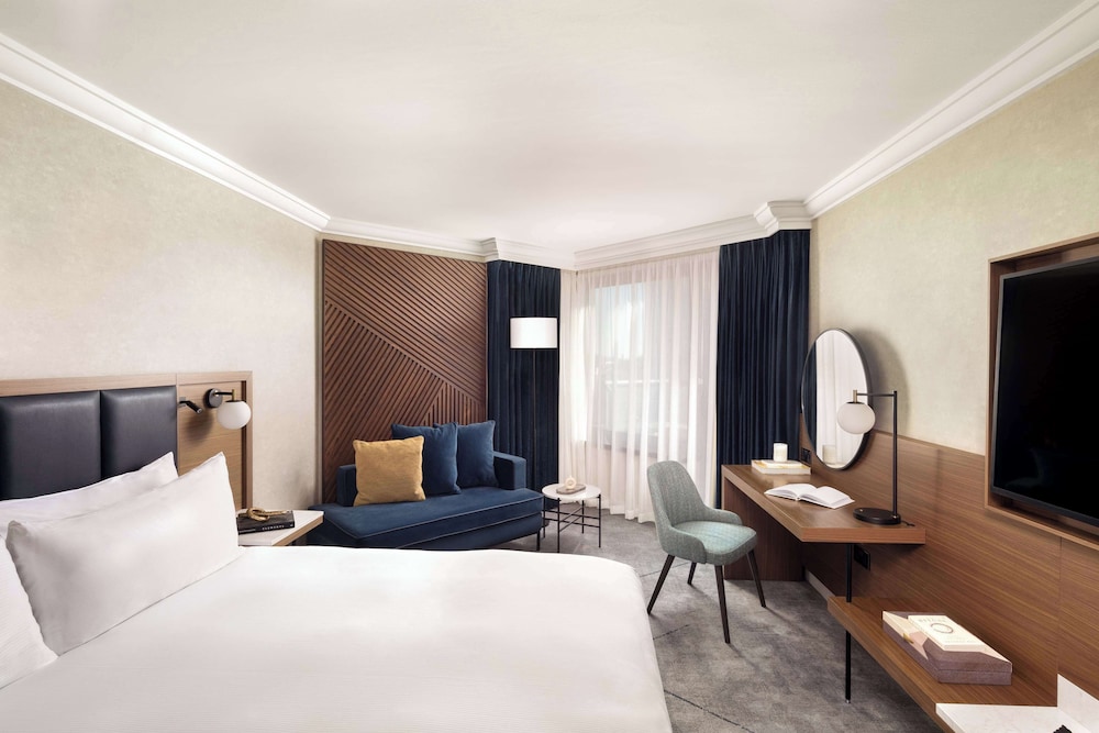 Executive Double Room, 1 King Bed, Club Lounge Access