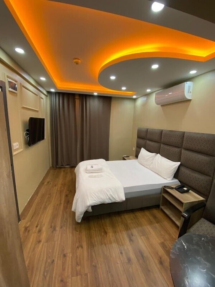 Deluxe Room, Bathtub photo 1