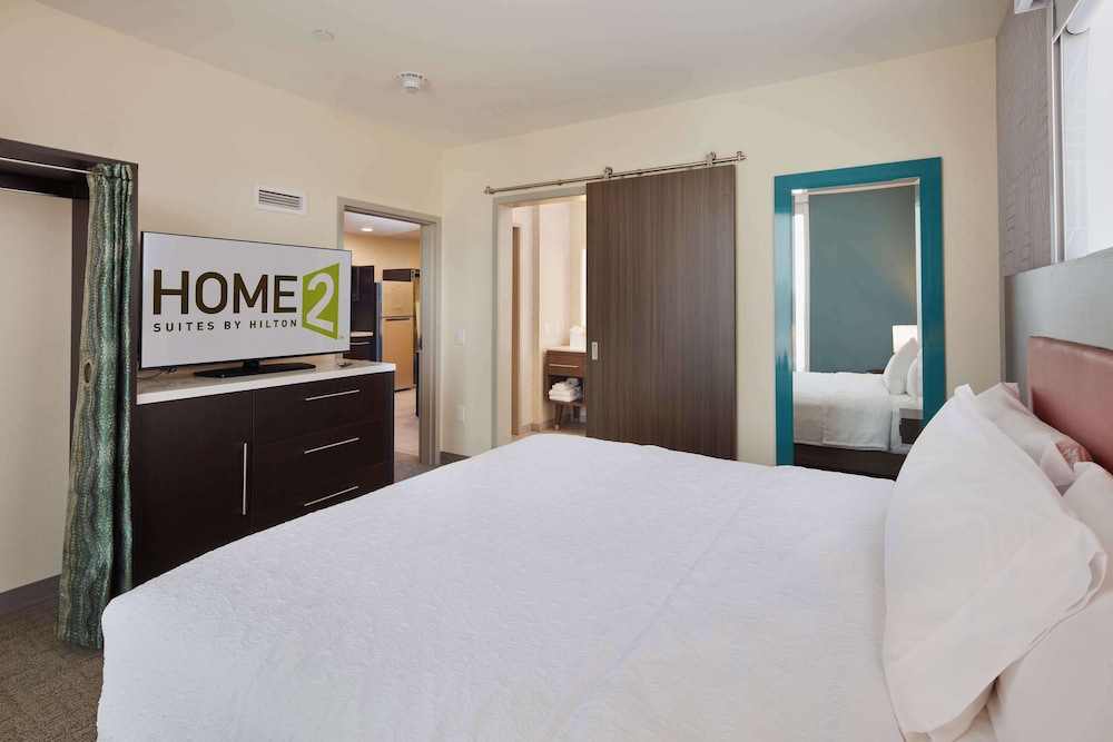Suite, 1 Bedroom, Corner - Photo 1