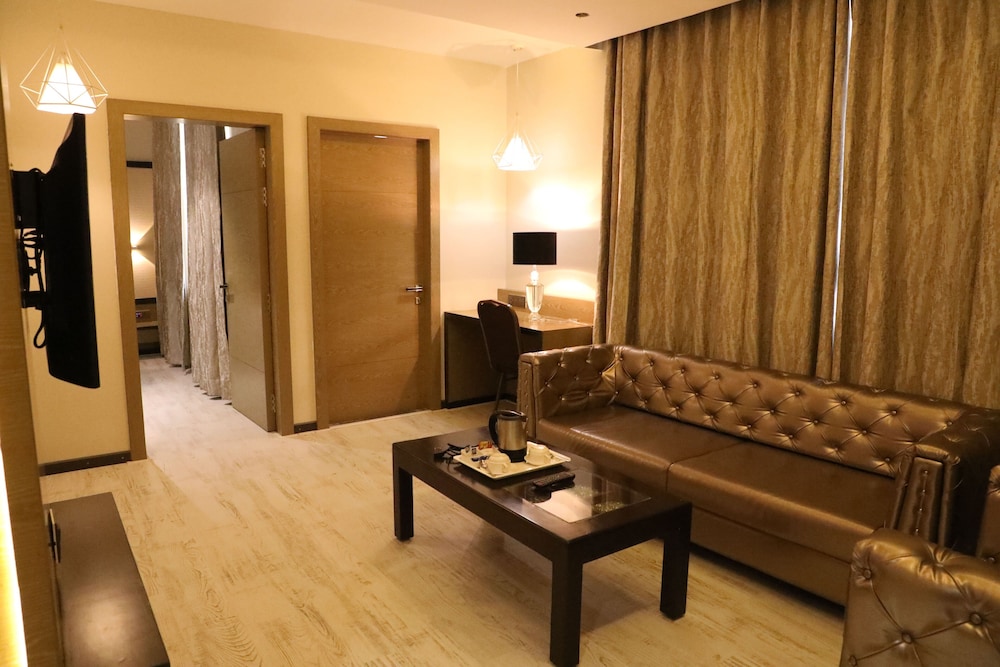 Executive Room - Photo 5