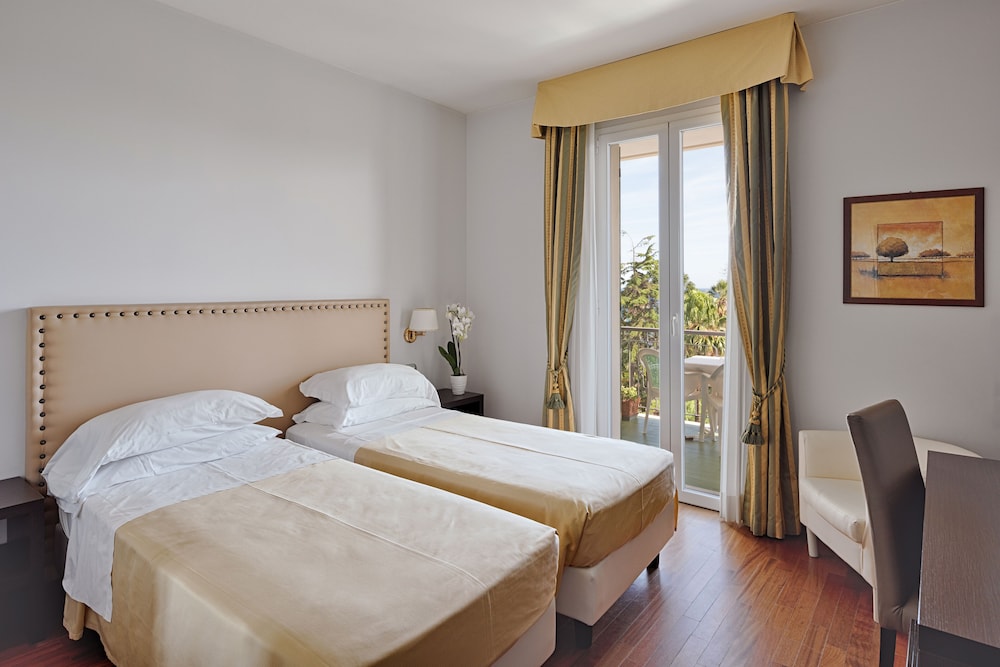 Superior Double or Twin Room, Balcony photo 1