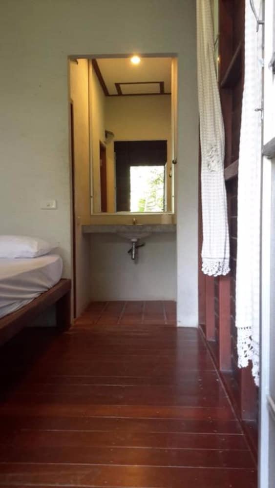 Standard Bungalow, 1 King Bed, Garden View, photo 6