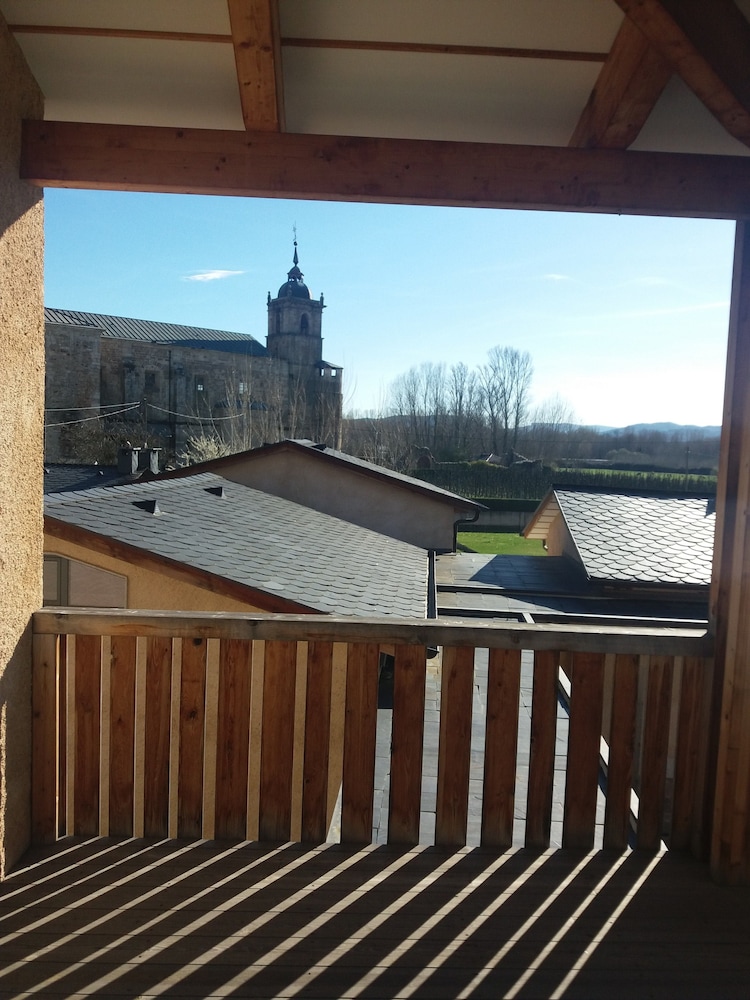 Family Room, Balcony, City View photo 3