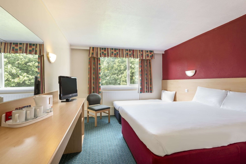 Room, Multiple Beds, Non Smoking - Photo 5