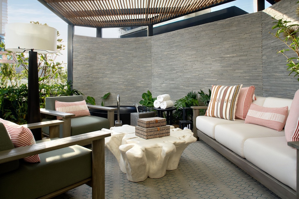 Grand Room, 1 King Bed, Terrace