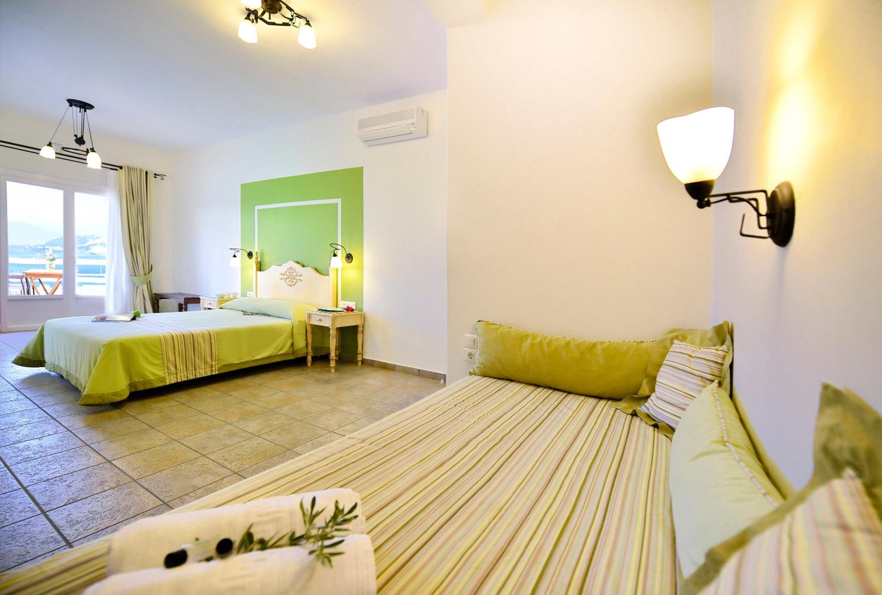 Deluxe Junior Suite photo 3