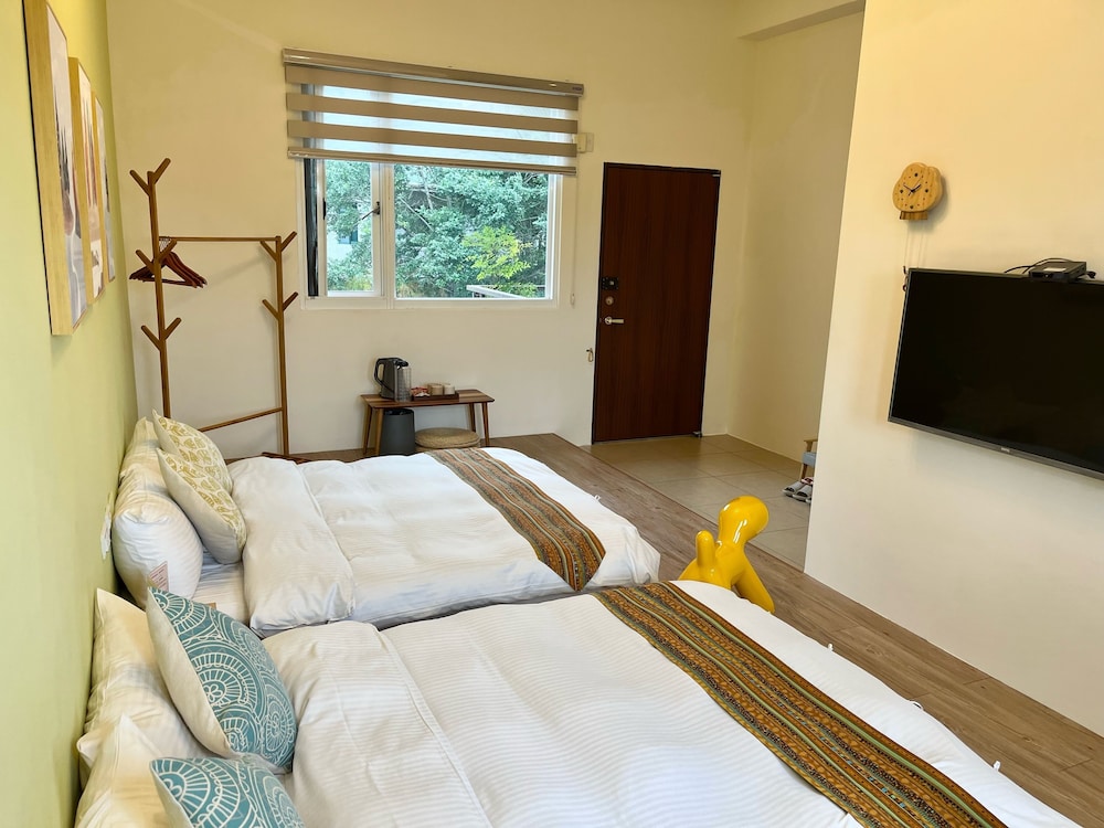 Classic Quadruple Room, 2 Double Beds photo 3