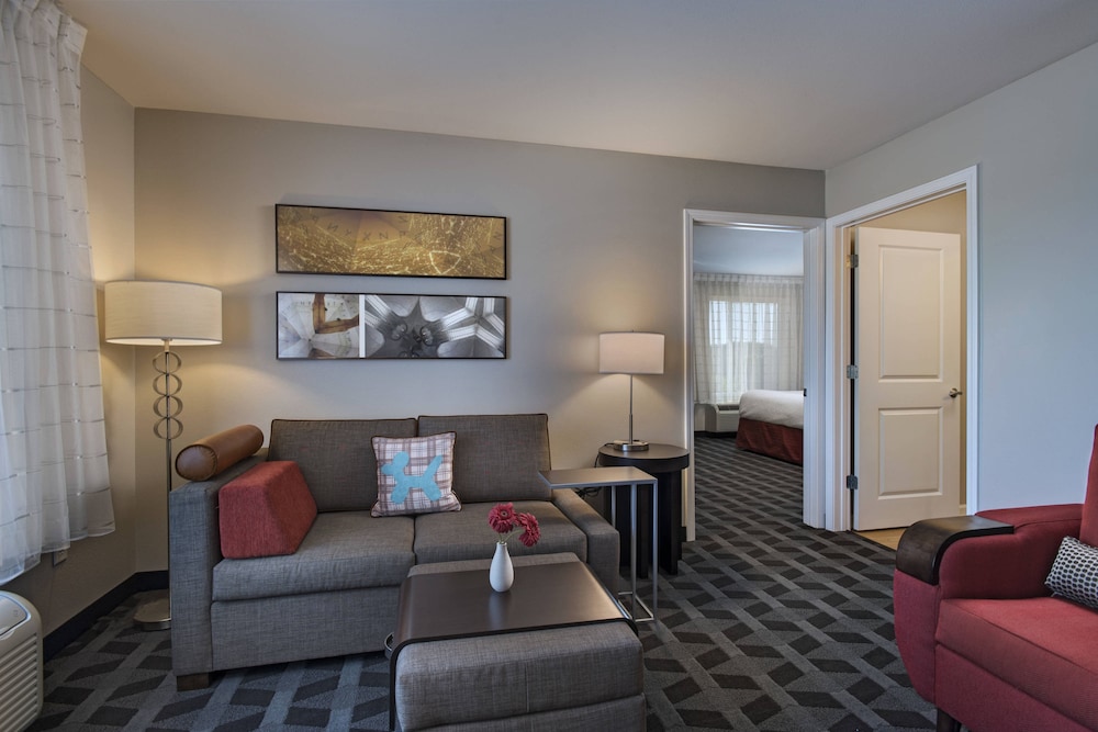 Studio, 1 Queen Bed (Mobility/Hearing Access, Roll-In Shwr) - Photo 4